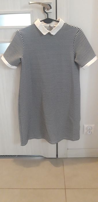 Luźna sukienka z kołnierzykiem oversize