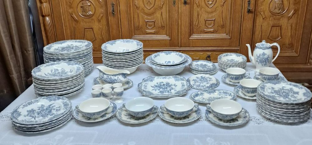 РОЗПРОДАЖ.старовинний сервіз Bristol .СКОЛИ