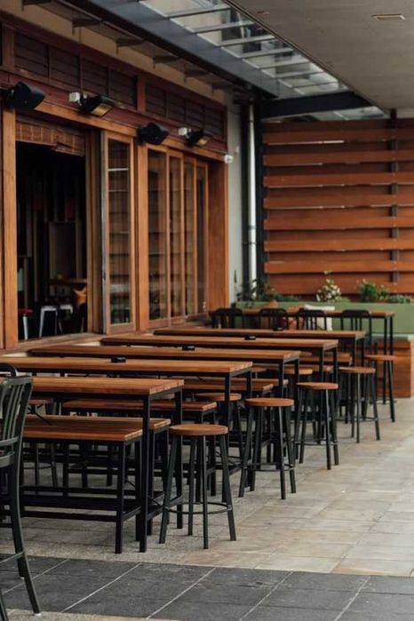 Оздоблення кафе та барів меблями та фурнітурой в стилі лофт.