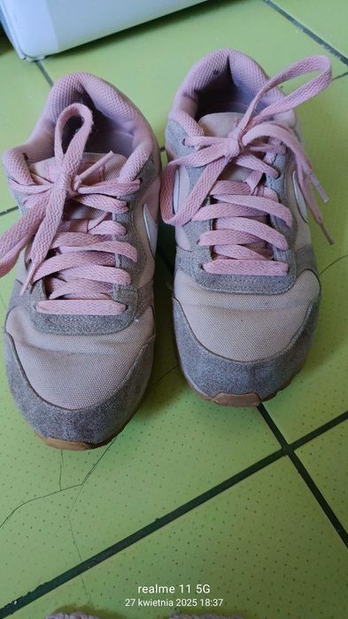 Buty damskie/dziewczęce r.35,5 Nike