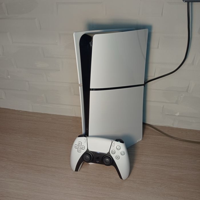 PS5 slim . Бездоганний стан.Рік гарантії