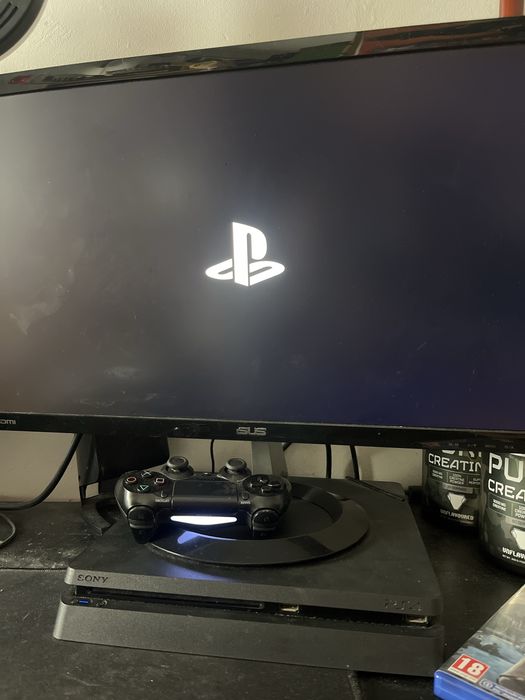 Playstation 4 usada em bom estado