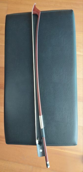 Arco de contrabaixo (modelo francês)