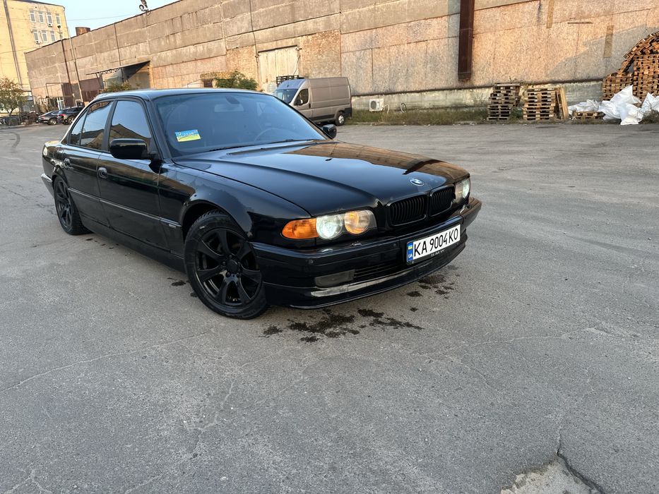 Продам  авто  БМВ 740