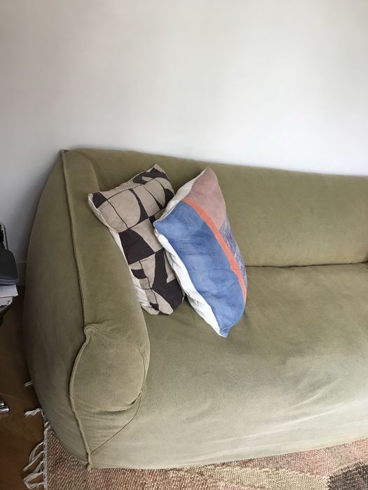 Sofá 3 lugares area store cor mostarda