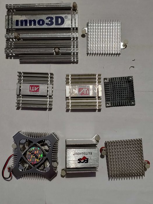 Радиатор от чипсета материнской платы и видеокарты