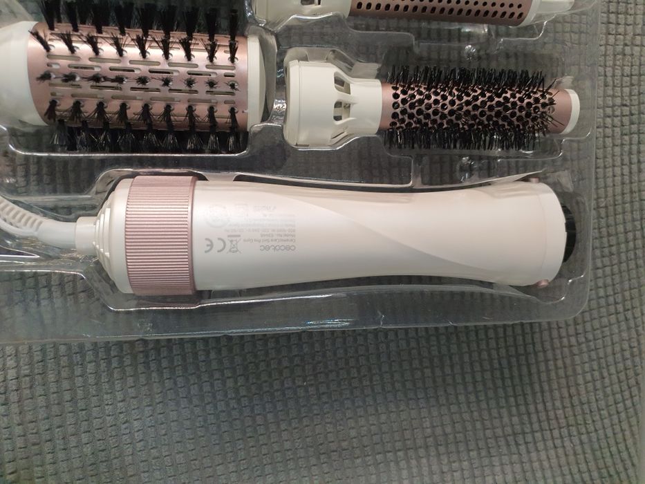 Suszarko-lokówka marki Cecotec model Bamba CeramicCare 5in1 Pro Gyro.