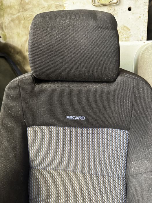 Golf 4-portas, mala, capot, óticas e parachoques