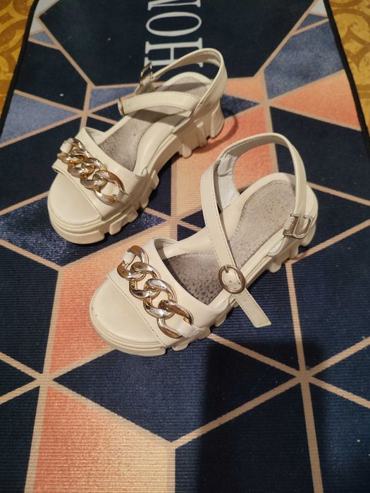 Босоножки для девочки