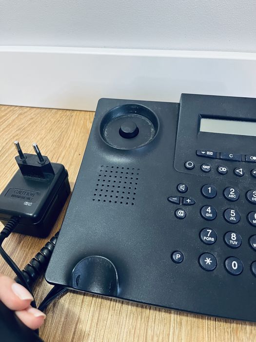 Telefon stacjonarny z okablowaniem pelnym