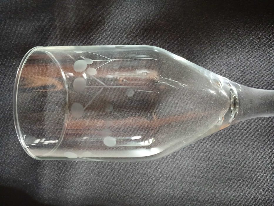 Kieliszki do wina grawerowane z PRL-u