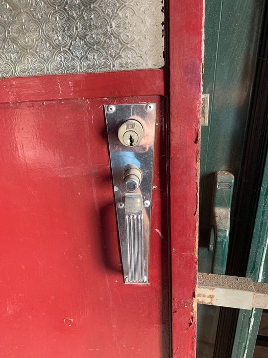 Porta de ferro com vidro