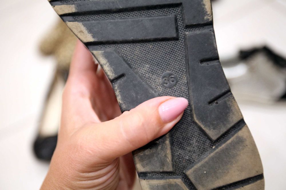 Nieważkie, stylowe, srebrne Sneakersy marki Belucci Rozmiar 36