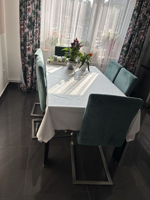 Krzeslo białe zieleń butelkowa