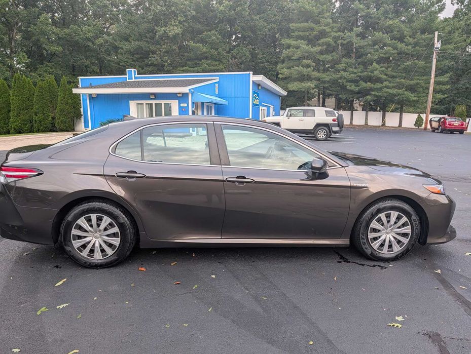 Toyota Camry hyb      2019
