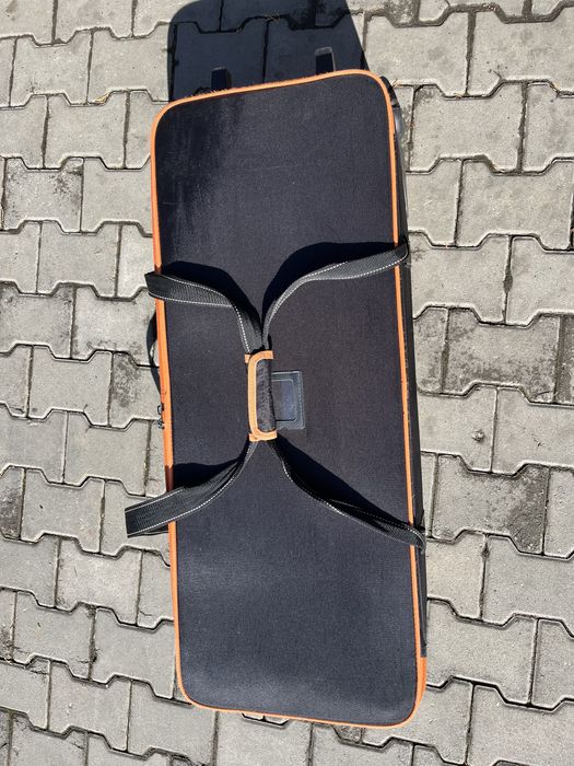 Велика валіза на колесах