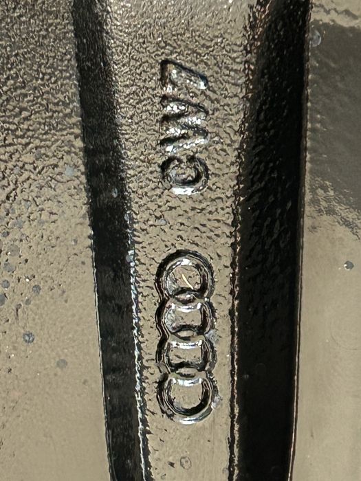 326 Felgi Aluminiowe Oryginał AUDI R 20 5x112 otwór 66 B Ładne Czarne