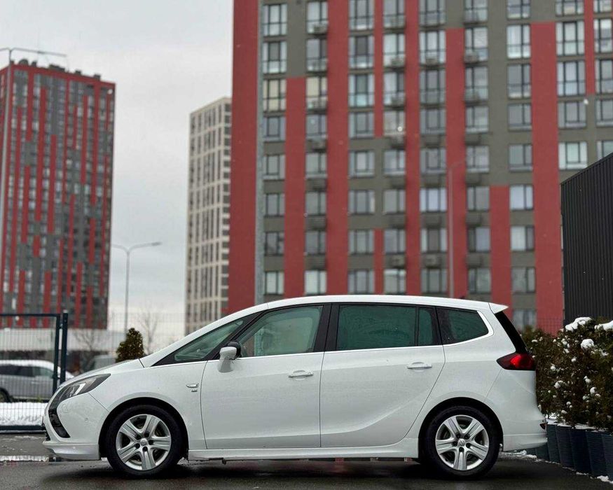 Opel Zafira Tourer OPC-line