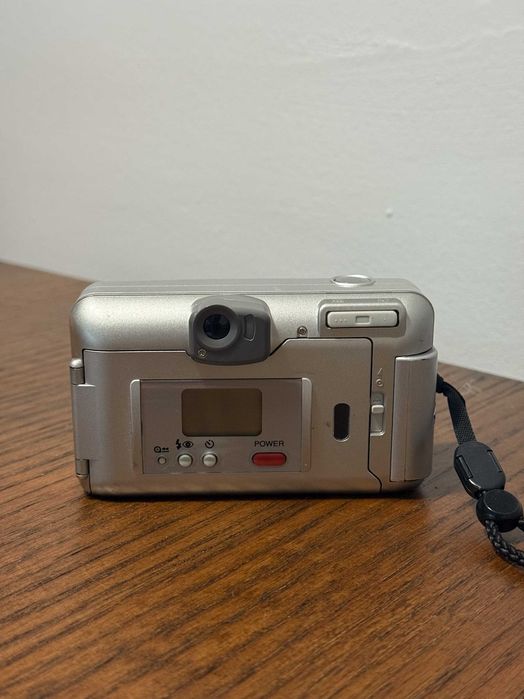 Câmara Analógica Fujifilm Zoom 120V 35mm – Compacta e Fiável