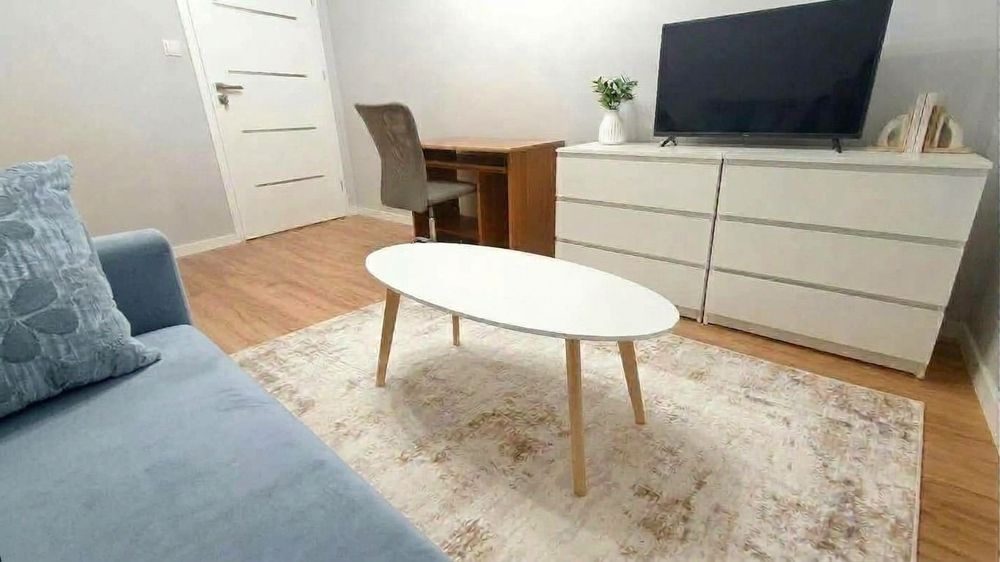 Przestronny pokój dla kobiety pracującej – Osiedle Śląskie