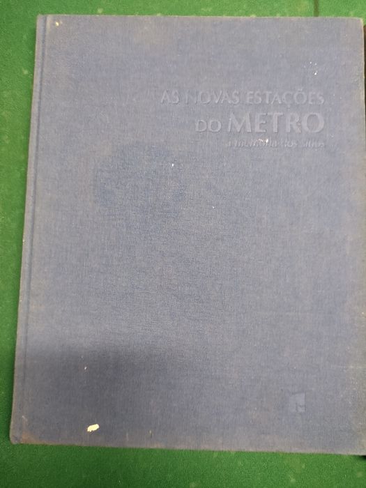 2 livros iconicos A Marinha Lisboa e o Tejo e as novas estações de Metro