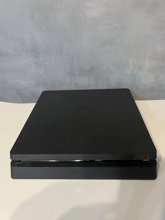 Ps 4 slim 500gb, 2 оригинальных геймпада, и 5 игр
