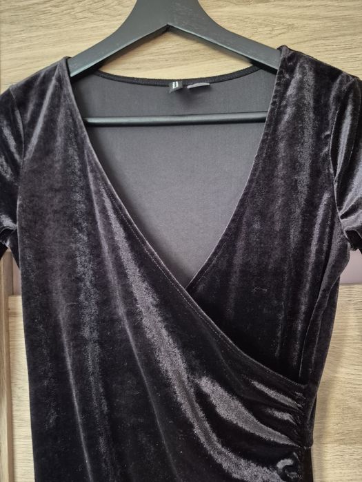 Sukienka mała czarna welurowa mini S / 36 długie rękawy dekolt koperto