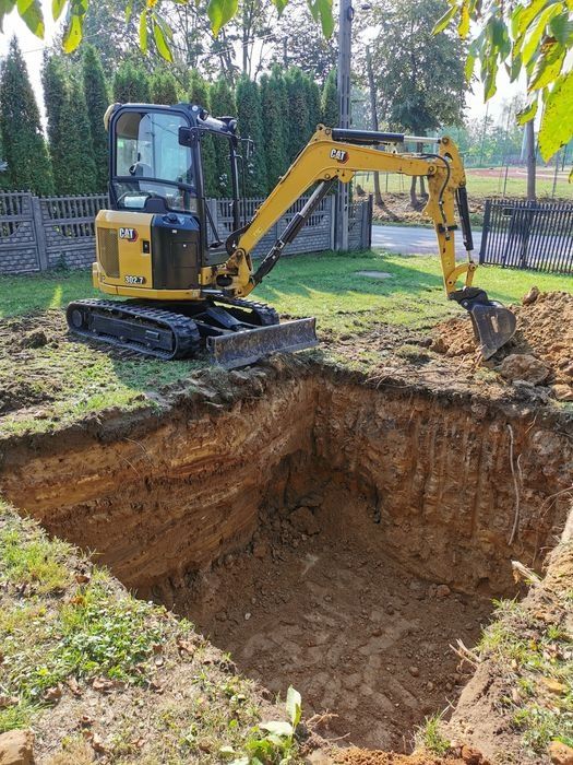 Usługi koparko-ładowarka, minikoparka 2.8 t, wiertnica, młot, wywrotka