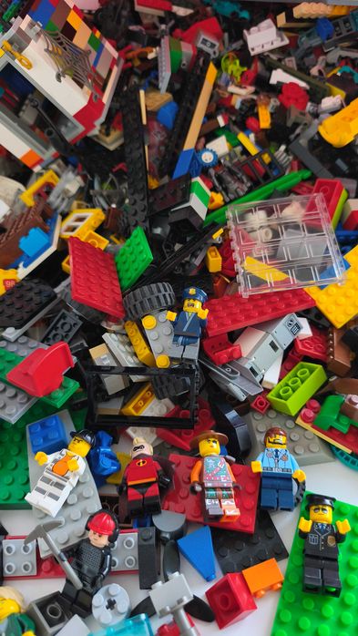 klocki LEGO z figurkami mix luzem 4 kg