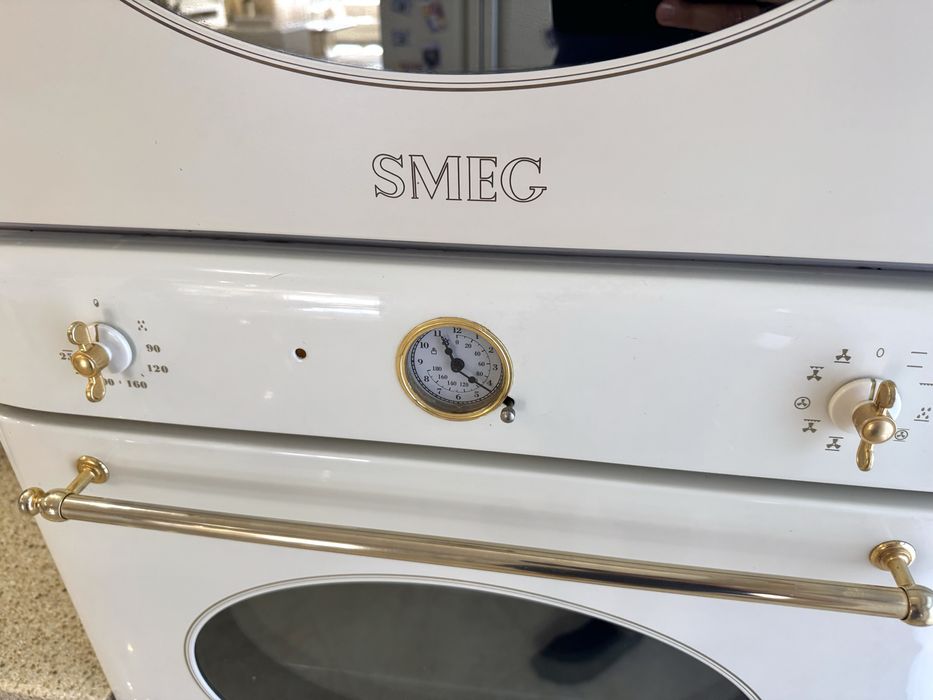 Сучасний будинок з закритим басейном