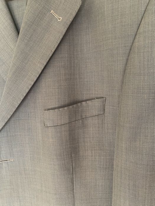 Чоловічий урочистий костюм