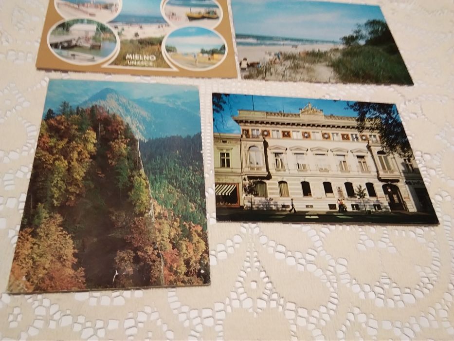 4 pocztówki z lat 80, z tyłu znaczki.