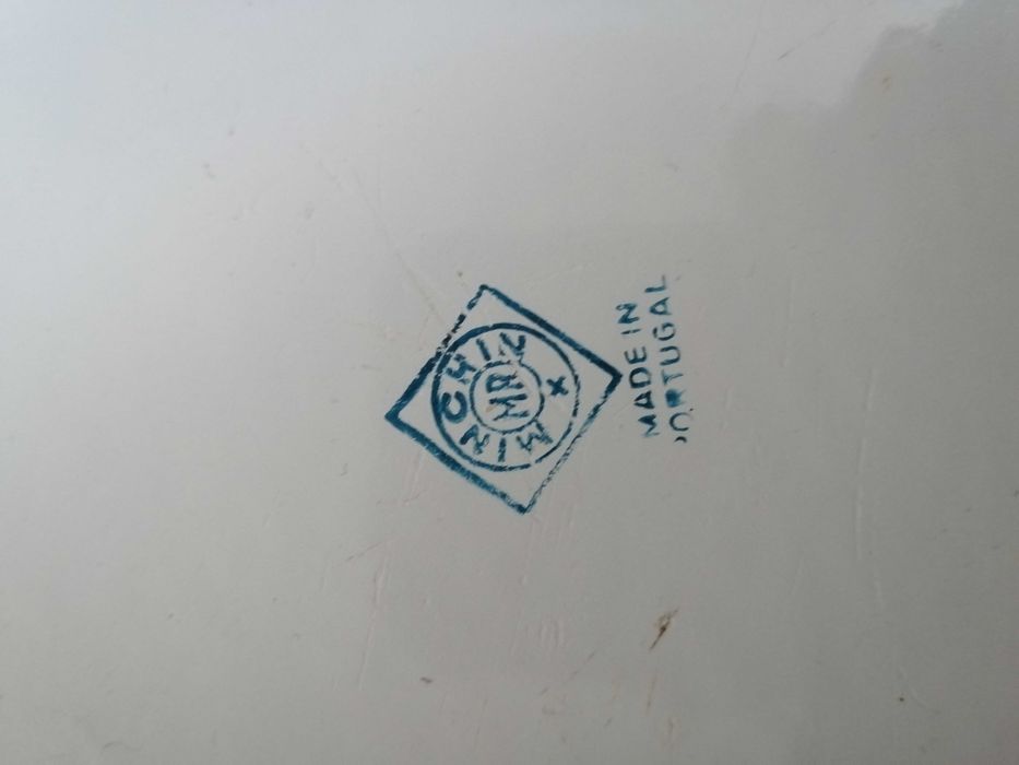 bacia branca de esmalte