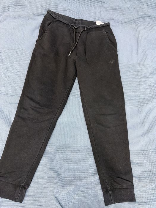 Spodnie dresowe rozm 146 4F