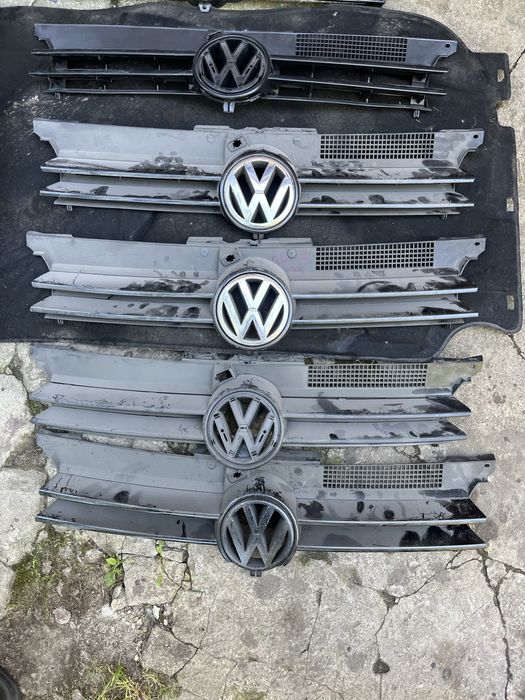 Решітка радіатора VW Golf 4
