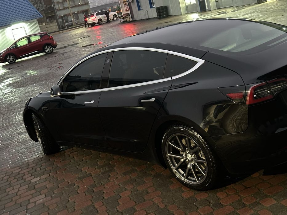Продам Tesla Model 3 2020р. Standart Plus. Гарний стан