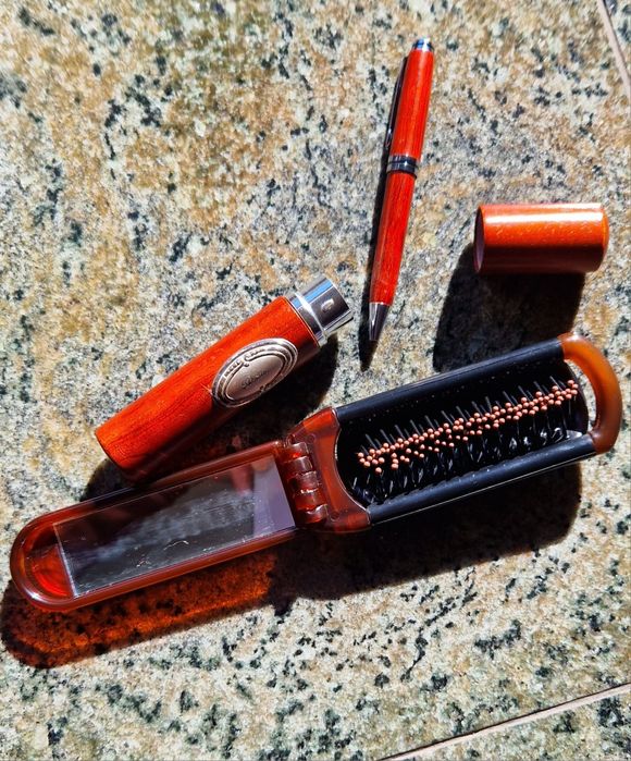 Caneta e Escova de cabelo revestimento Prata