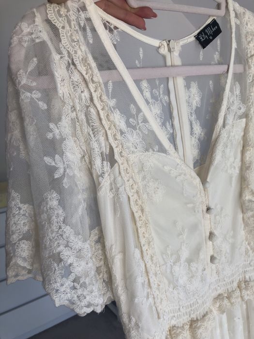 Długa boho sukienka śmietankowa z krótszą podszewką S