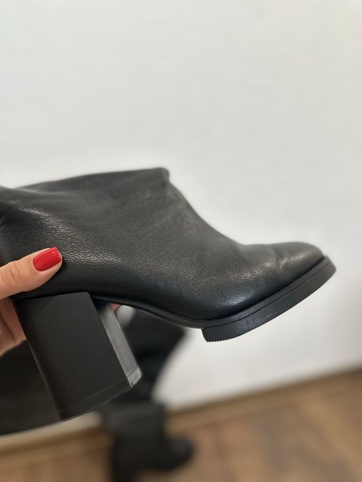 Продам шкіряні  зимові чоботи . Стан ідеальний .