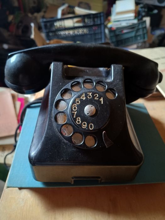 PRL. Telefon RWT T-4 z 1957 roku, bakelit.