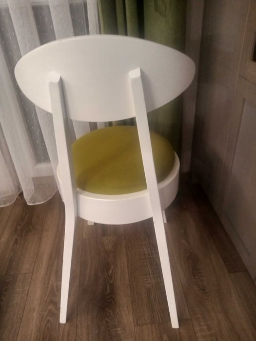 Sprzedam cztery krzesła