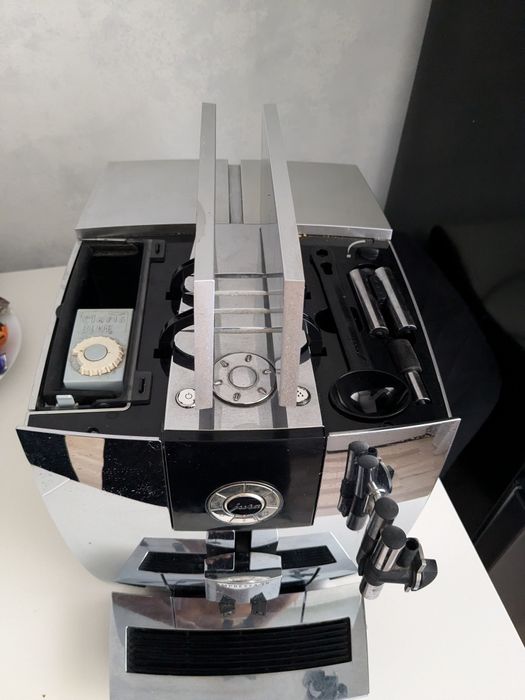 Ekspres do kawy Jura imressa j9