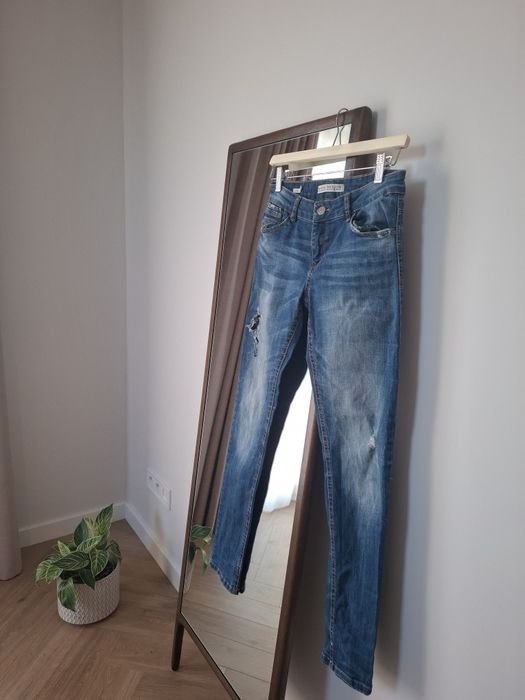 Jeansy rurki z dziurami Bershka rozmiar 36