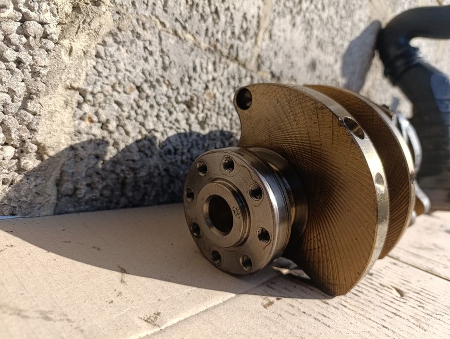 Колінвал коленвал 2.4 V6 Audi A6 c5 A4 B5 B6 Ауді