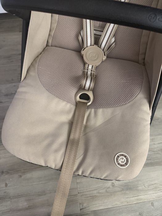 Коляска  Cybex Beezy