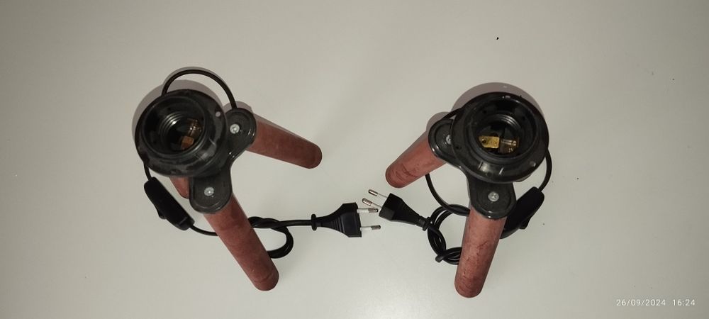 Candeeiro tripé sem abajour