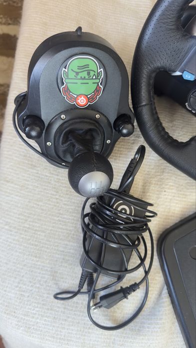 Logitech G29 Volante + Shifter