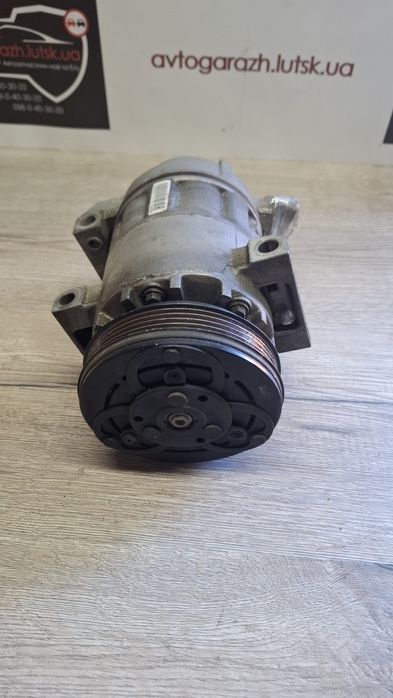 Компресор кондиціонера Renault Sandero Компресор кондиціонера Logan