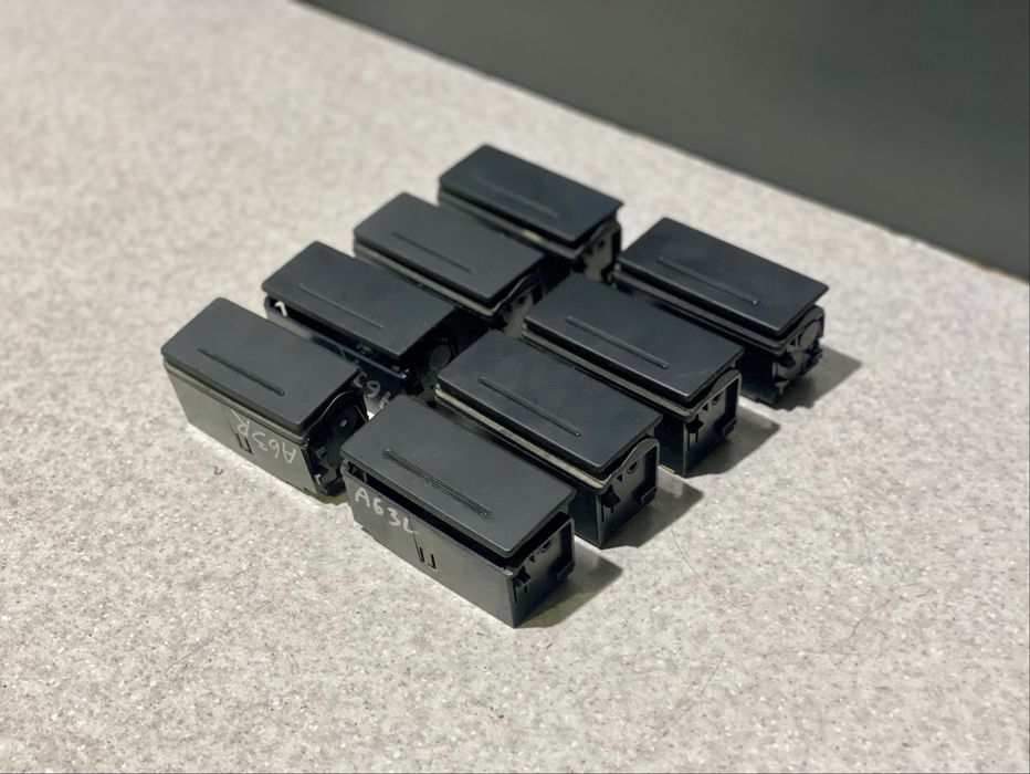 Попільничка задніх дверей карт Audi A6 C6 попільниця Ауді А6 С6 шрот