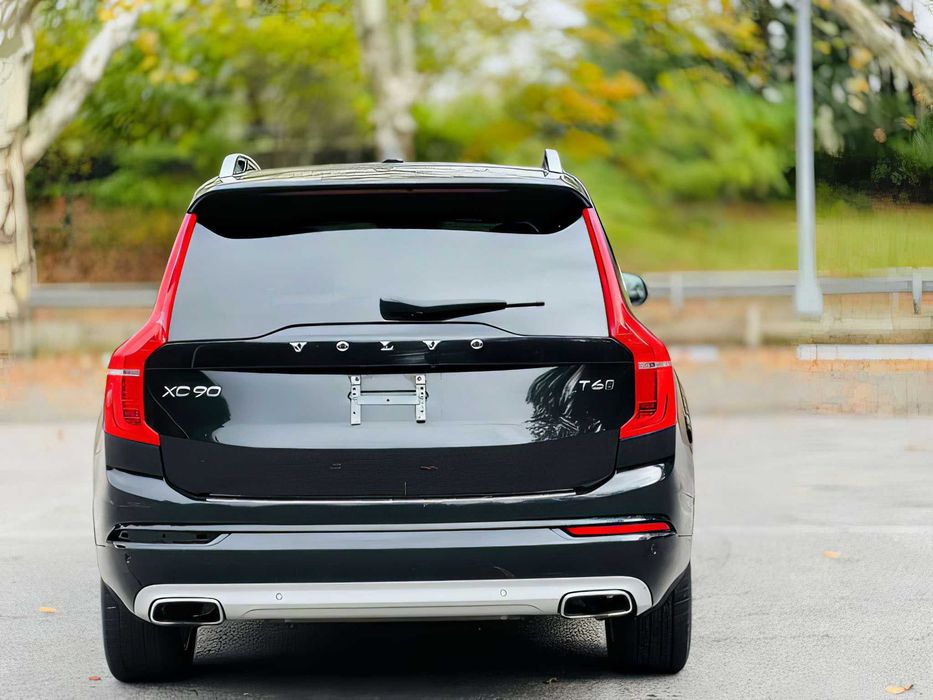 Volvo XC90      2018